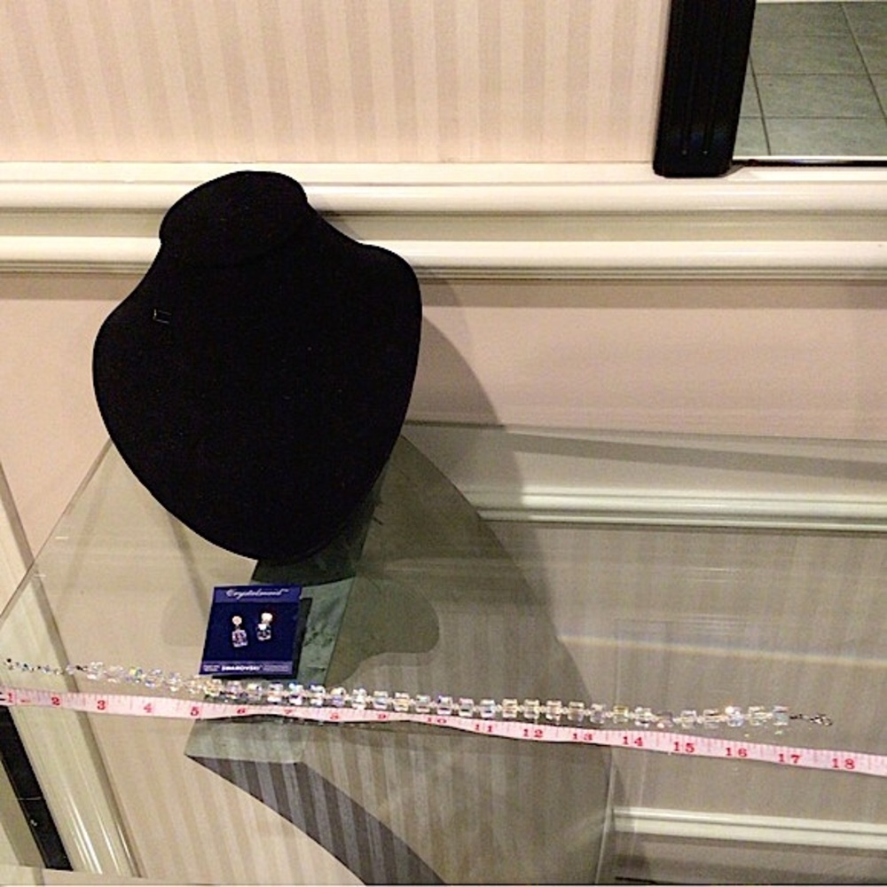 💕💕Host Pick💕💕NWT Swarovski Crystalmaid necklace set with gifting package - Picture 3 of 4